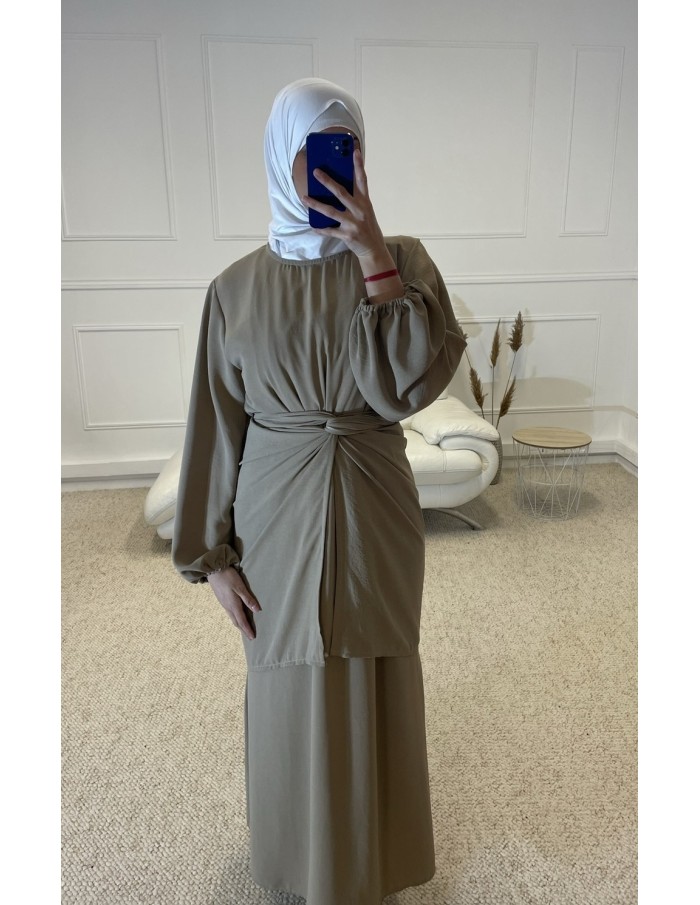 ABAYA AVEC PARÉO À NOUÉ INTÉGRÉ FEMME CAMEL MASTOUR - MASTOUR