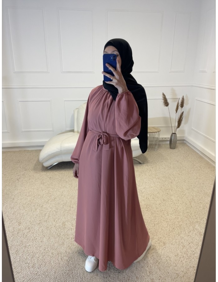 ABAYA LONGUE COL ROND CINTRÉ FEMME ROSE - MASTOUR