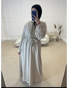 ABAYA AVEC BRODERIE AU COL...