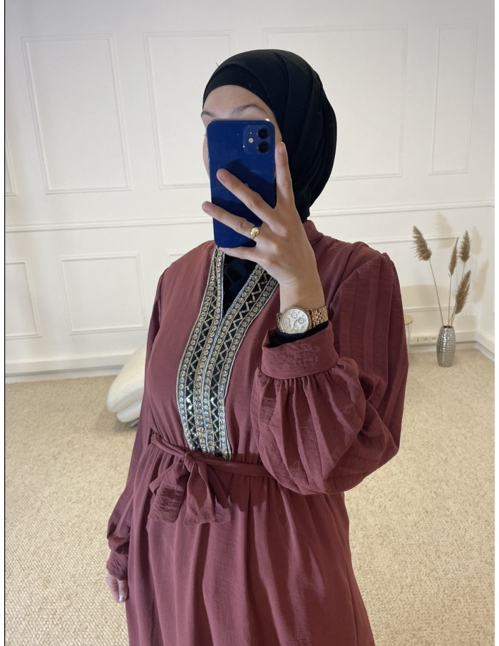 ABAYA AVEC BRODERIE AU COL FEMME PRUNE - MASTOUR