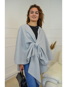 Poncho gris avec cape à...