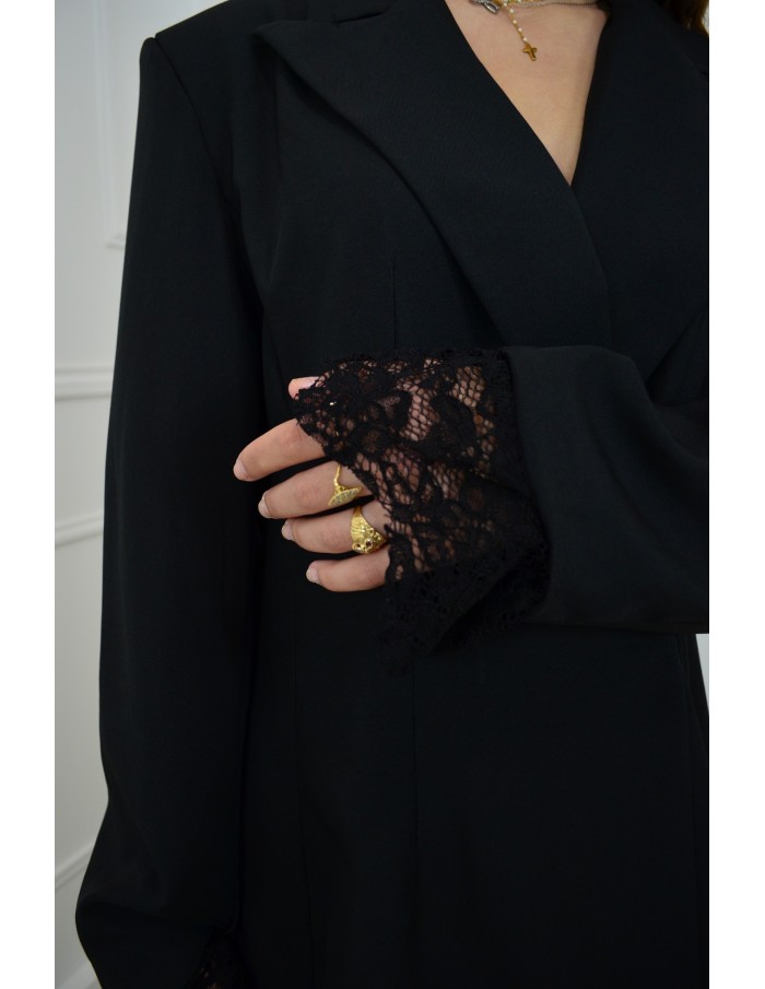 Robe Blazer Chic avec Bordures en Dentelle - Élégante et Moderne