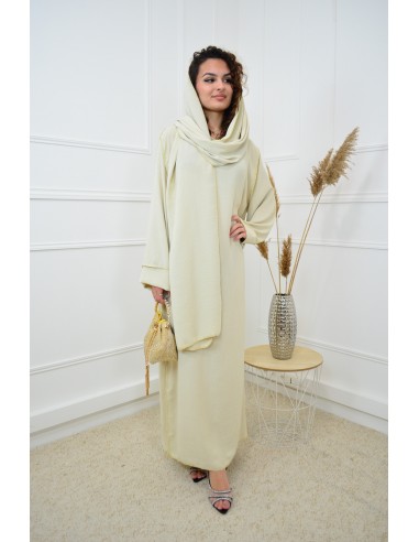 Robe longue beige avec voile...