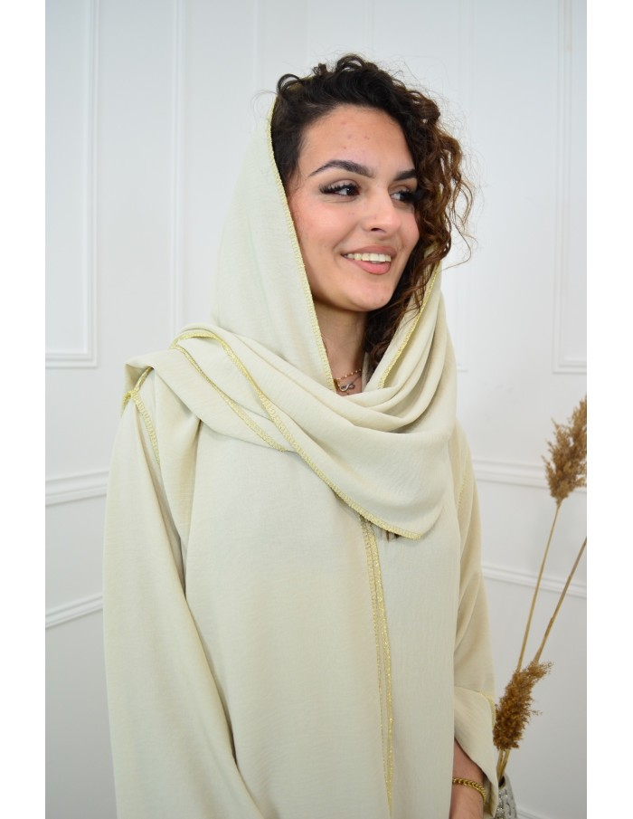 Robe Longue Beige avec Voile Incorporé - Élégance et Raffinement