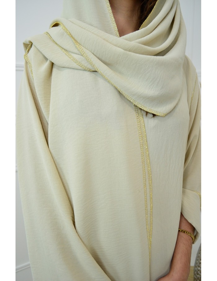 Robe Longue Beige avec Voile Incorporé - Élégance et Raffinement