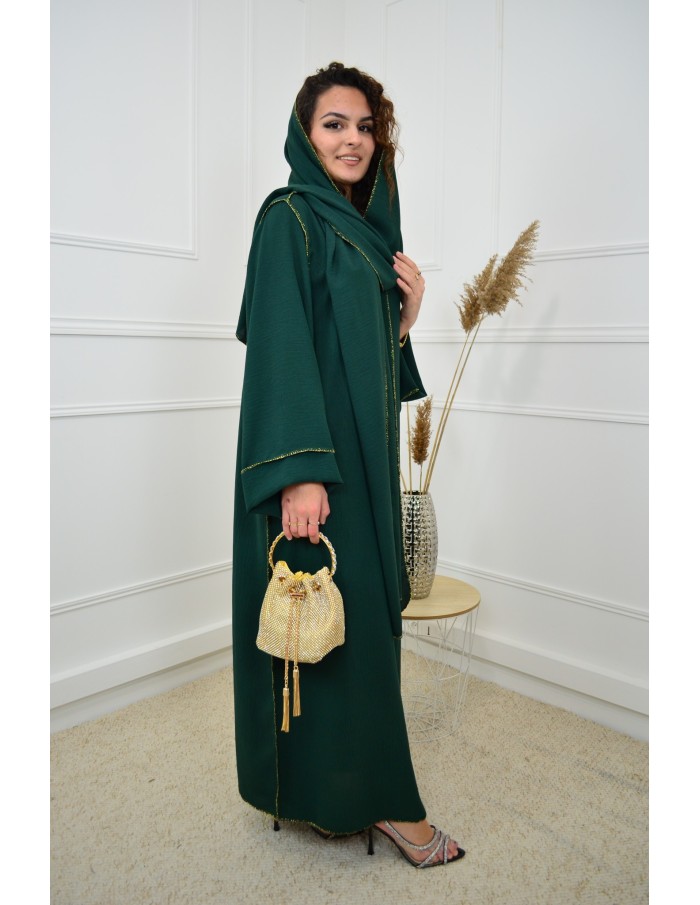 Robe Longue Vert Foncé avec Voile Incorporé - Élégance et Raffinement