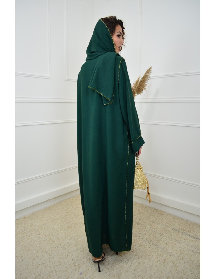 Robe Longue Vert Foncé avec Voile Incorporé - Élégance et Raffinement