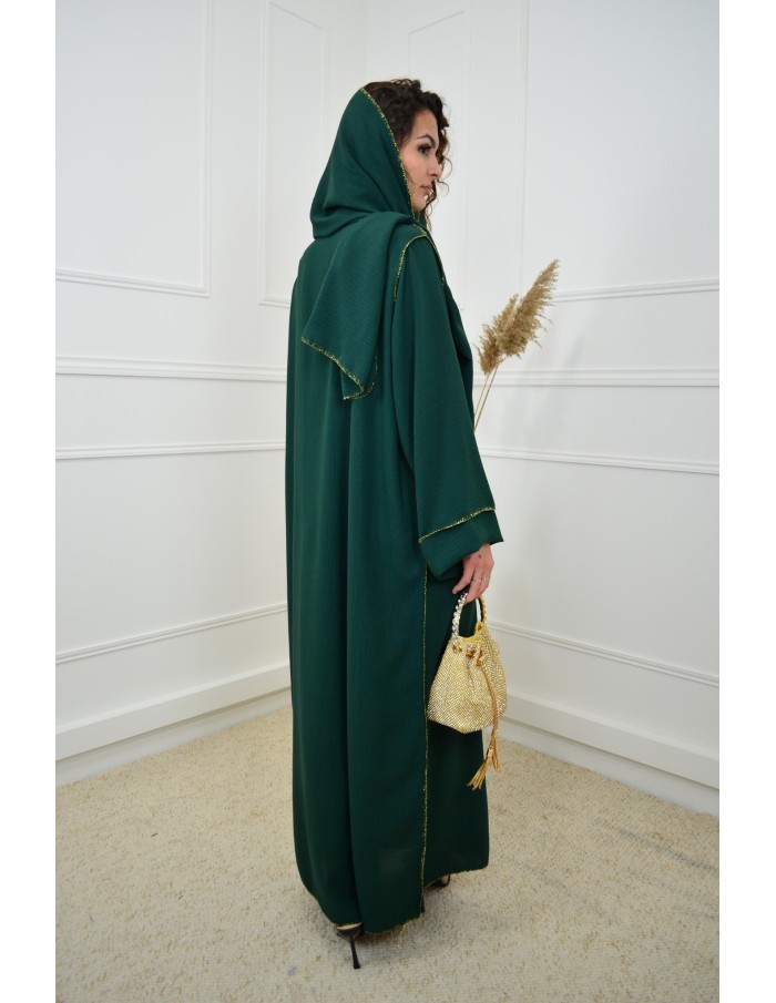 Robe Longue Vert Foncé avec Voile Incorporé - Élégance et Raffinement