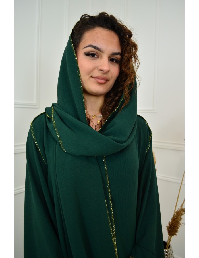 Robe Longue Vert Foncé avec Voile Incorporé - Élégance et Raffinement