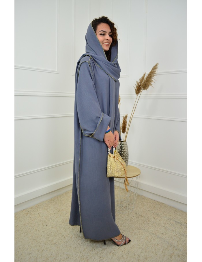Robe Longue Grise avec Voile Incorporé - Élégance et Raffinement