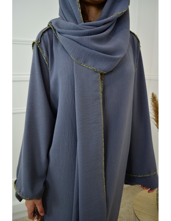 Robe Longue Grise avec Voile Incorporé - Élégance et Raffinement