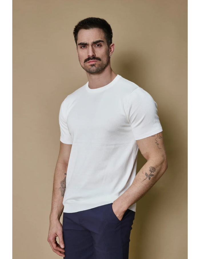 T-shirt blanc uni en maille homme – Confort et style minimaliste