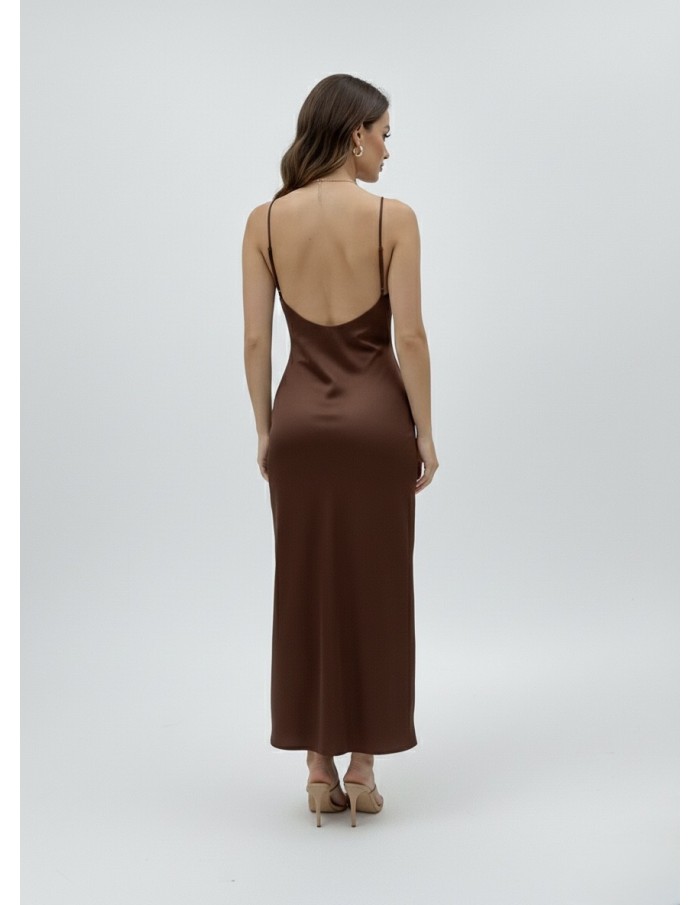 ROBE LONGUE CHOCOLAT SATINÉE BRETELLES CROISÉES & FENTE DENTELLE