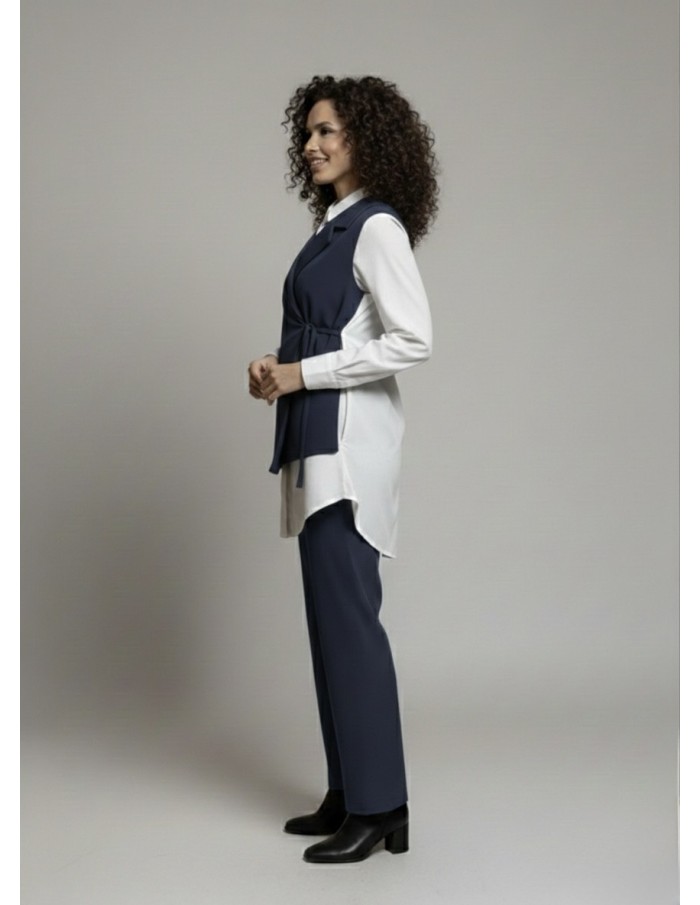 ENSEMBLE CHEMISE BLANCHE AVEC GILET BLEU MARINE INTÉGRÉ & PANTALON - FEMME