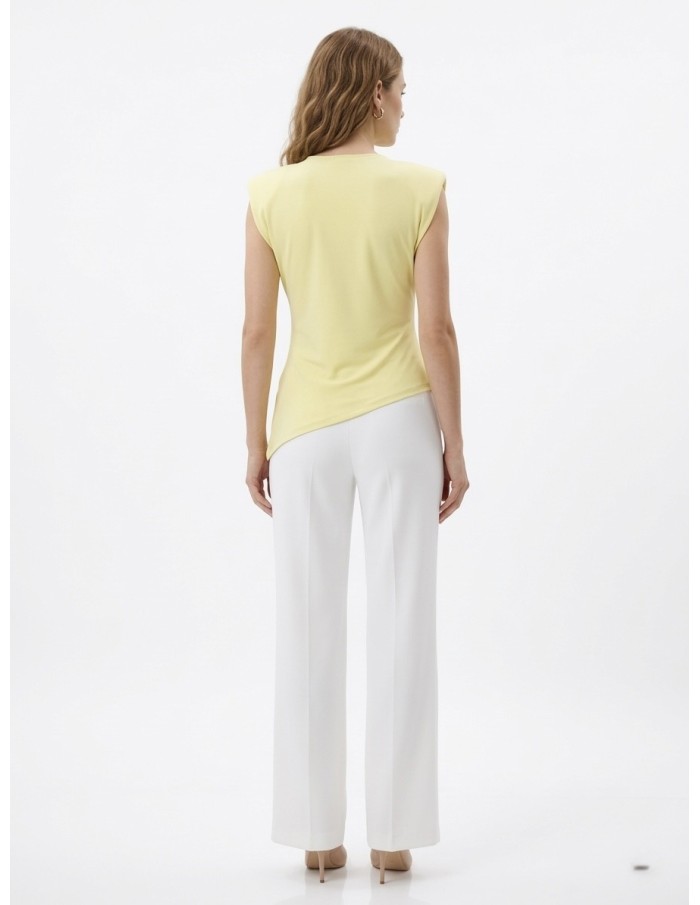 Haut jaune à épaulettes avec détail doré – femme