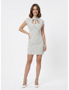 ROBE COURTE BLANCHE À POIS...