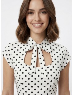 ROBE COURTE BLANCHE À POIS... 2