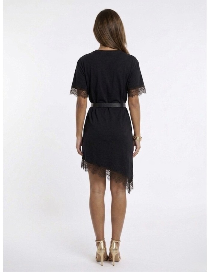 ROBE T-SHIRT NOIR DÉTAILS DENTELLE & CEINTURE NOIRE- FEMME