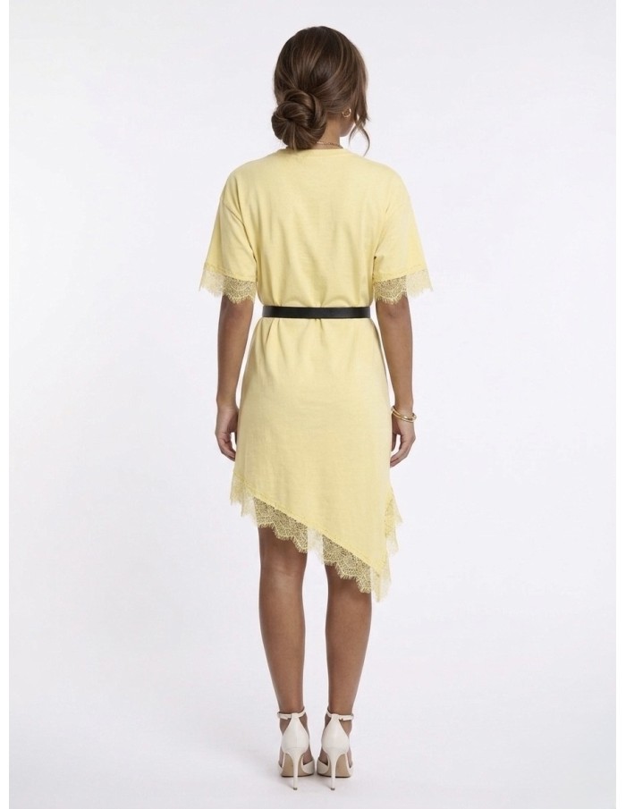 ROBE T-SHIRT JAUNE DÉTAILS DENTELLE & CEINTURE NOIRE- FEMME