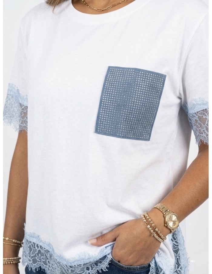 T-SHIRT ASYMÉTRIQUE BLEU CLAIR DÉTAILS DENTELLE & POCHE PAILLETÉE  - femme