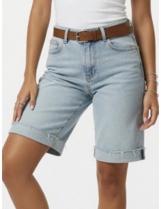 SHORT/ BERMUDA EN JEAN...
