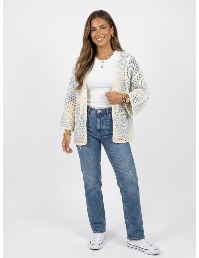 GILET BLEU CIEL  EN CROCHET & MOTIFS GÉOMÉTRIQUES - FEMME