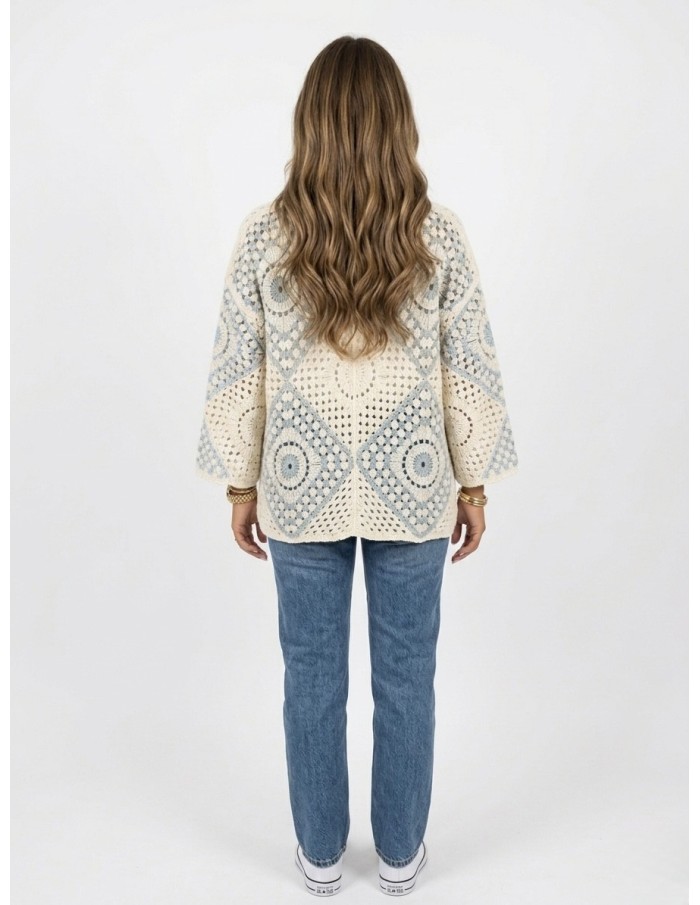 GILET BLEU CIEL  EN CROCHET & MOTIFS GÉOMÉTRIQUES - FEMME