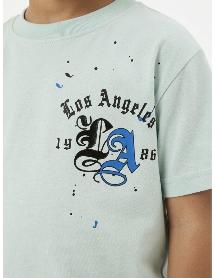 zoom sur l'avant du t-shirt