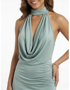 ROBE LONGUE À DÉCOLLETÉ... 2