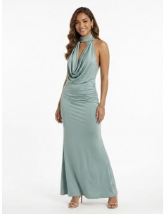 ROBE LONGUE À DÉCOLLETÉ...