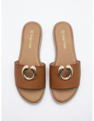 SANDALES CAMEL À BOUCLE DORÉE- FEMME