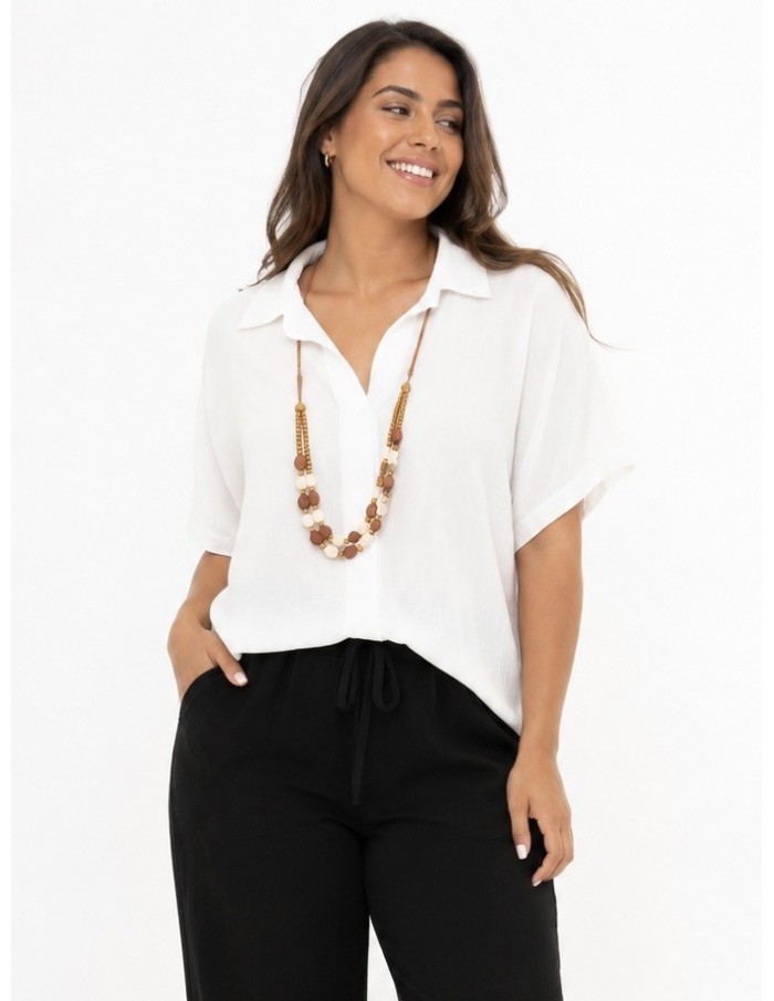 CHEMISIER CHIC BLANC AVEC COLLIER DE PERLES  - FEMME