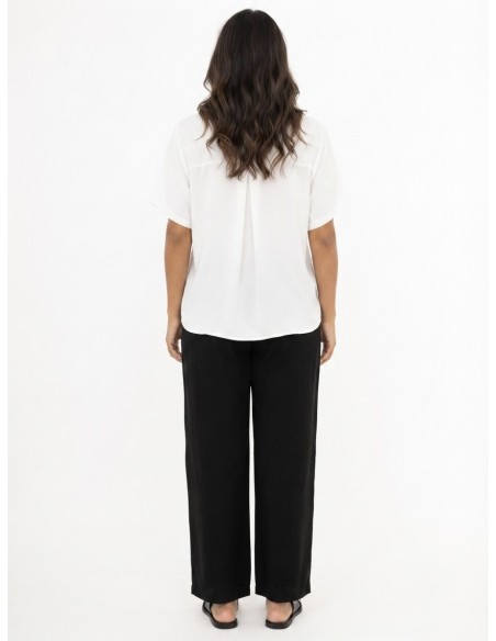 CHEMISIER CHIC BLANC AVEC COLLIER DE PERLES  - FEMME
