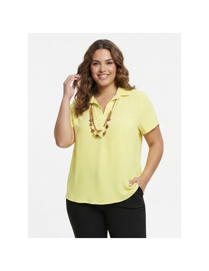 CHEMISIER CHIC JAUNE AVEC COLLIER DE PERLES  - FEMME