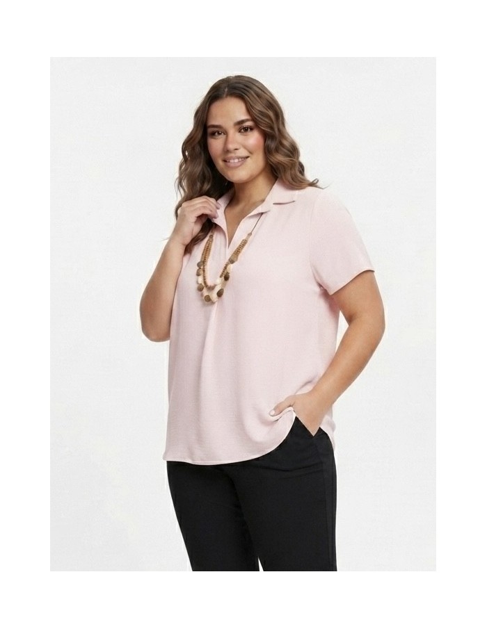 CHEMISIER CHIC ROSE AVEC COLLIER DE PERLES  - FEMME