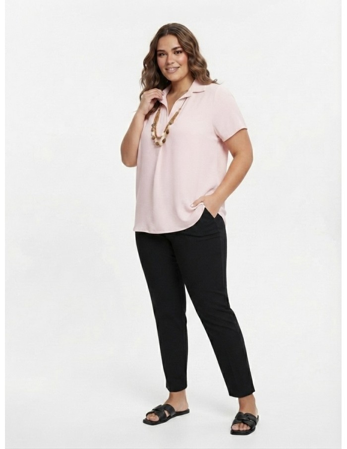CHEMISIER CHIC ROSE AVEC COLLIER DE PERLES  - FEMME