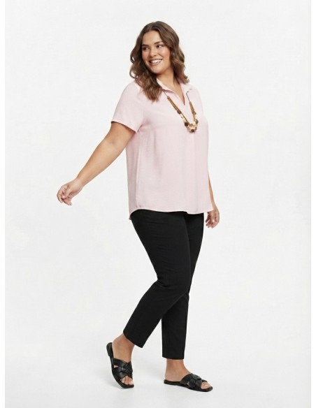 CHEMISIER CHIC ROSE AVEC COLLIER DE PERLES  - FEMME