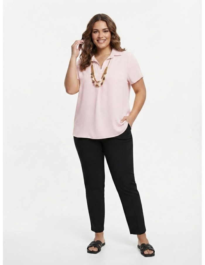 CHEMISIER CHIC ROSE AVEC COLLIER DE PERLES  - FEMME
