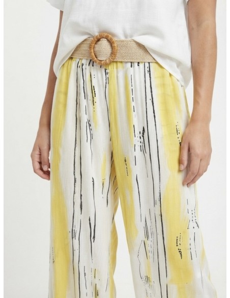 zoom sur le pantalon fluide jaune