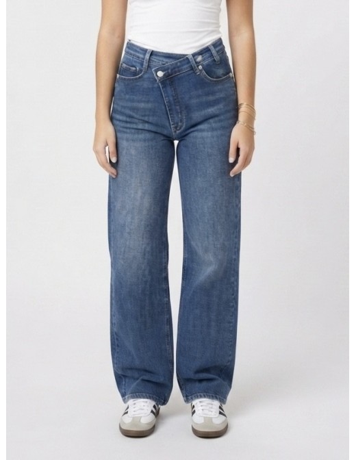 Jean wide leg croisé taille haute - jean asymétrique femme porté de face