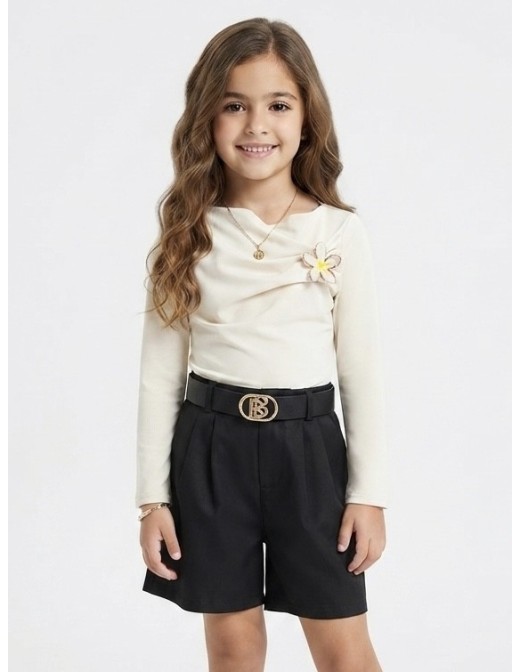 Top fleur manches longues fille - porté avec short noir