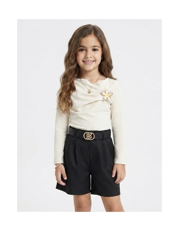 Top fleur manches longues fille - porté avec short noir