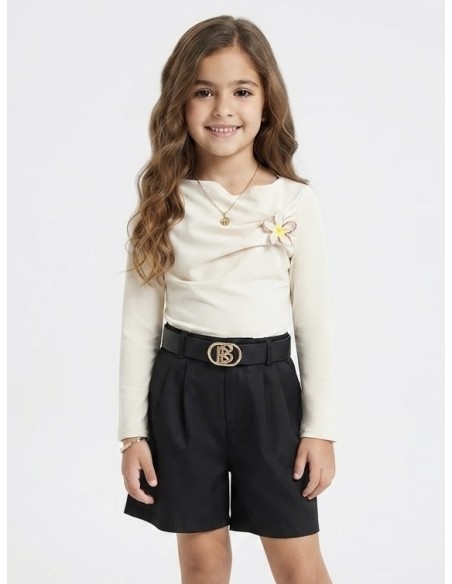 Top fleur manches longues fille - porté avec short noir