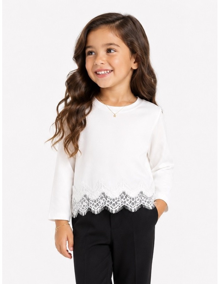 Top blanc dentelle fille manches longues - porté avec pantalon noir