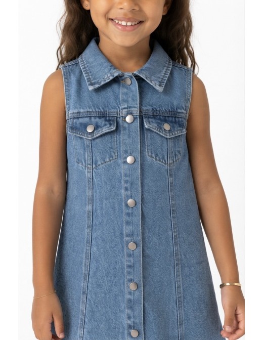 Robe en jean bleu fille sans manches - portée de face 2